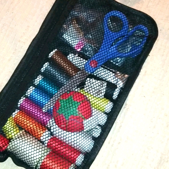 Sewing kit - Picture 1 of 1